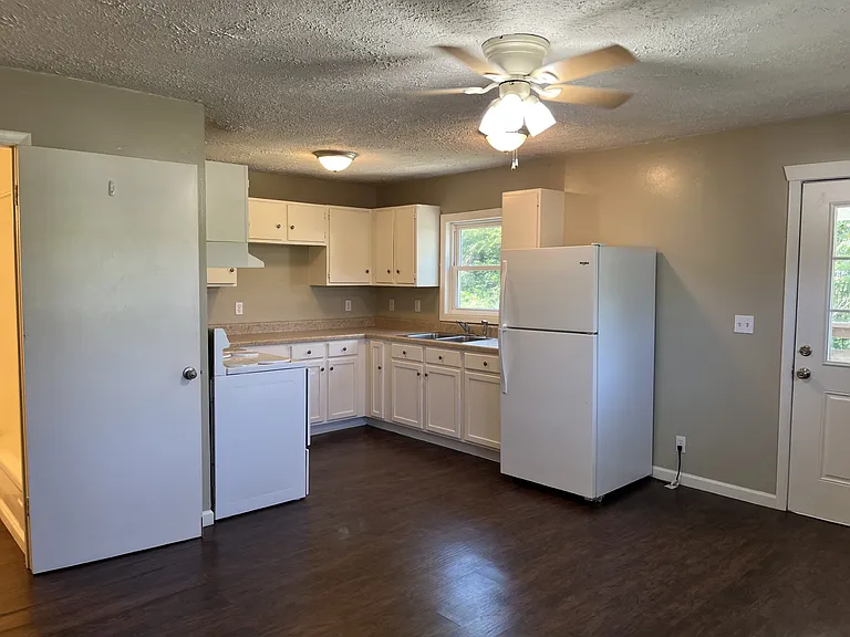 402 Corby Bridge Rd — Photo 5