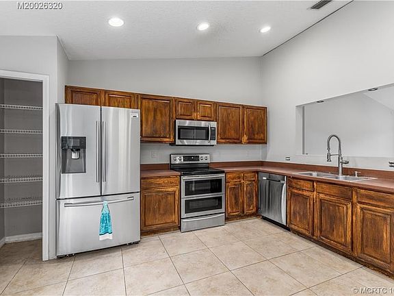 4th image of 358 SW Tulip Blvd