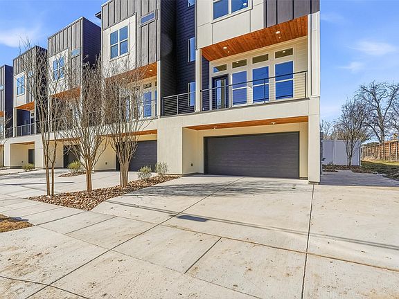 3rd image of 2202 N Carroll Ave #104