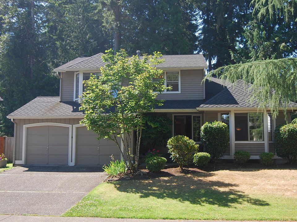 Beautifully updated and very well maintained 4 BR/2.5 bath home in sought after Summer Ridge neighborhood in Sammamish. Home is close to top-rated LKW schools. Home is has central air conditioning.