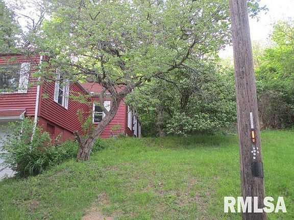 2nd image of 828 N Main St