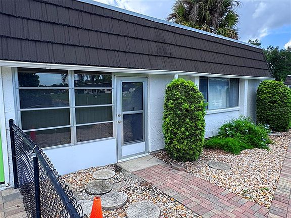 3rd image of 1213 Glen Oaks Dr E
