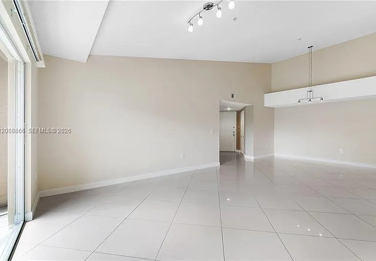 4197 N Haverhill Rd #213 — Photo 4