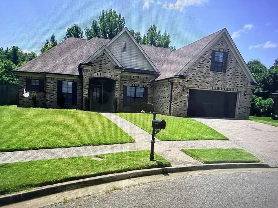 207 Shady Lane Cv W