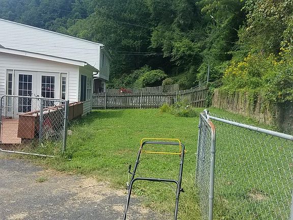 4th image of 1675 Edgewater Dr