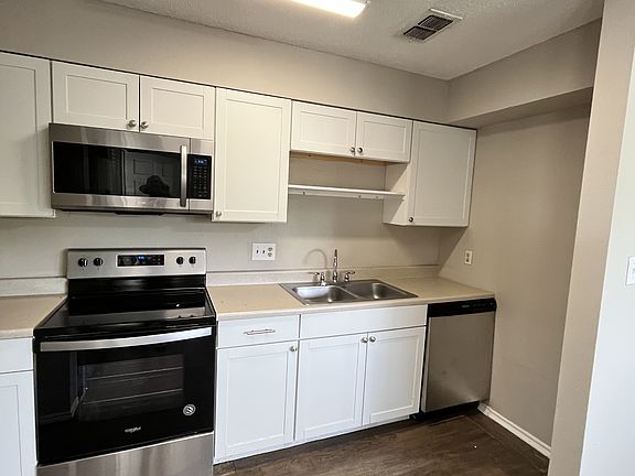3rd image of 1554 Lahn Rd #1