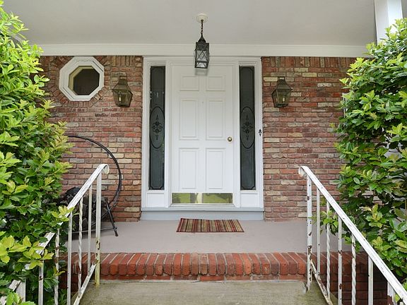 2nd image of 22 Eton Dr