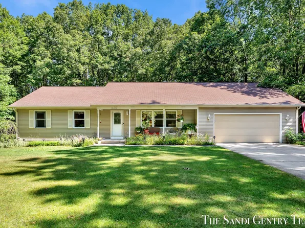 15071 Steves Dr, Grand Haven, MI 49417
