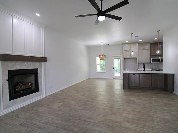 5th image of 130 Mountain Laurel Way