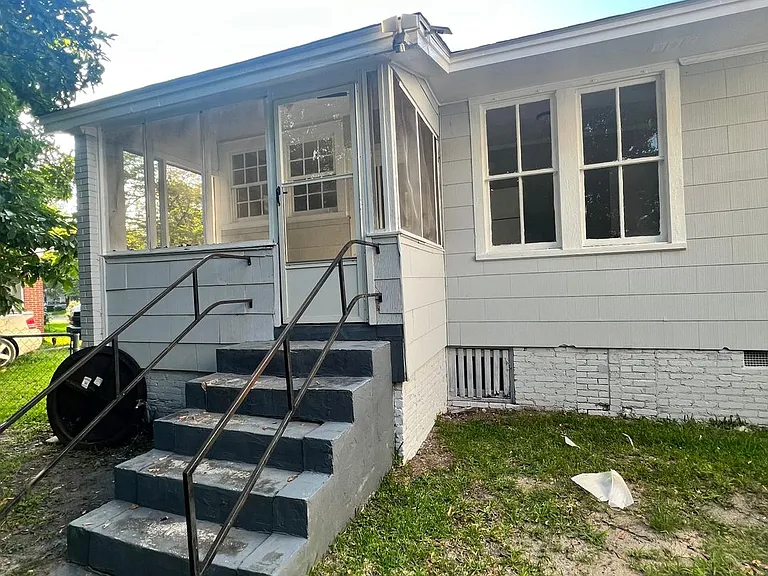 301 S College St — Photo 13