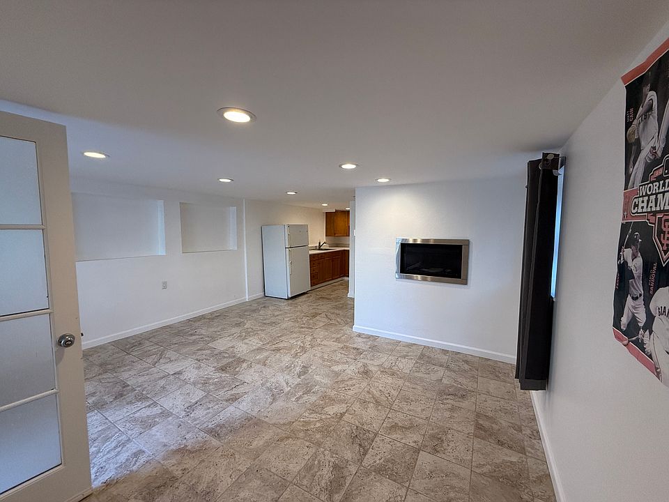 downstairs front bonus room from NW corner