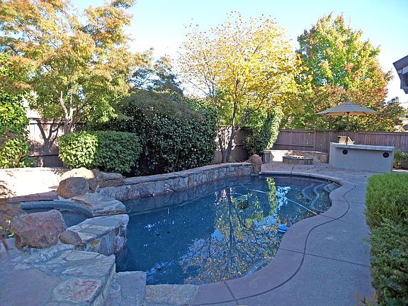 2nd image of 5205 Ironwood Ct