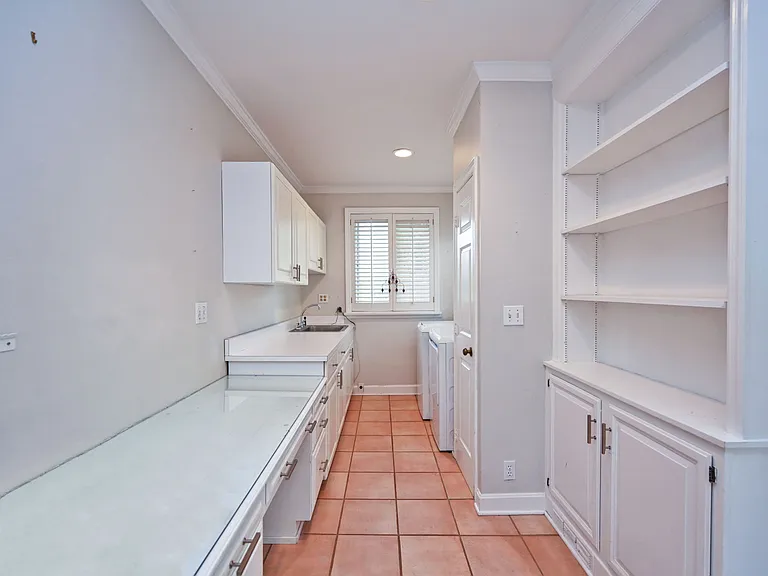 6900 Drake Rd — Photo 22
