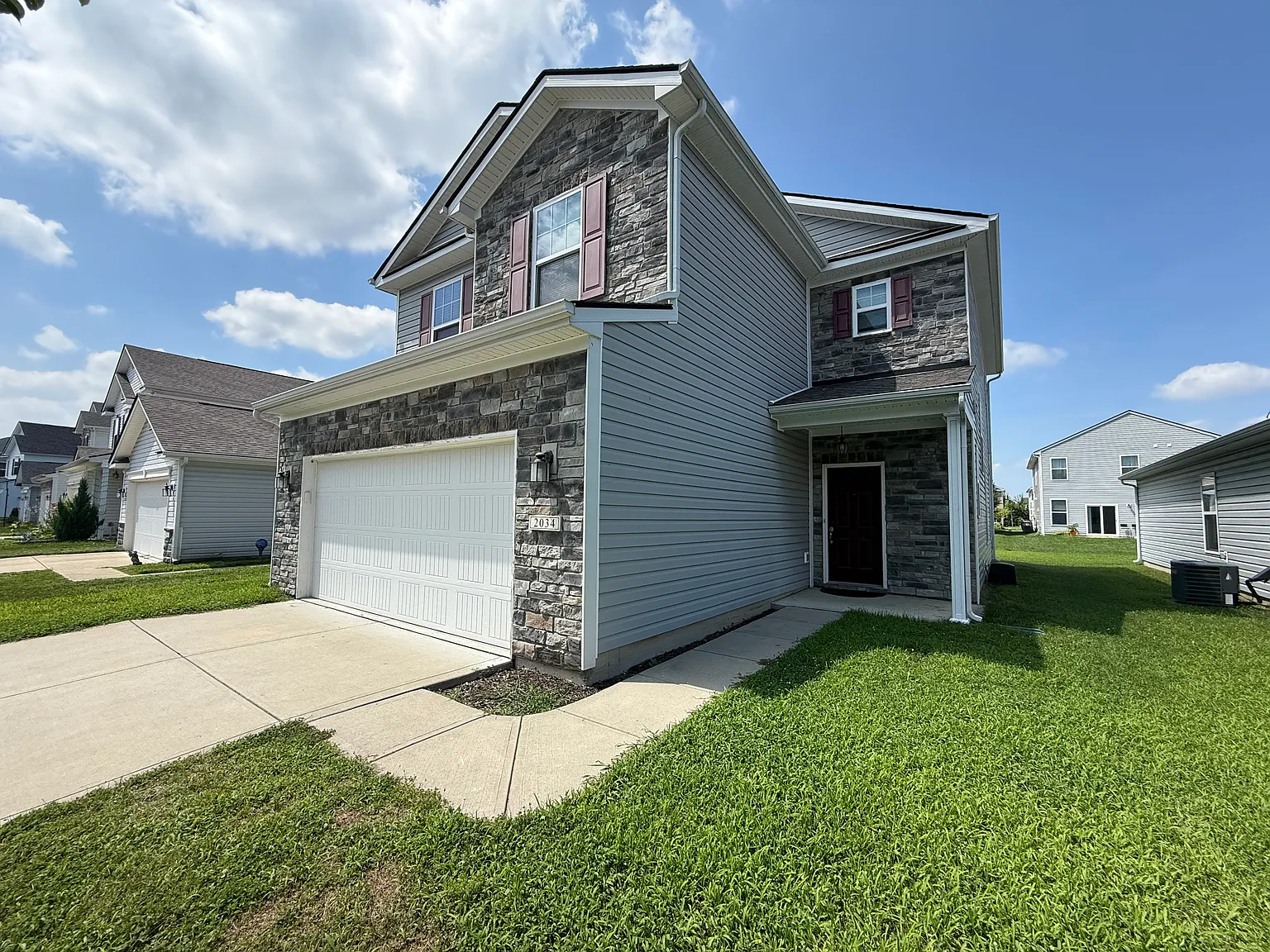 3 bed, 2.5 bath, 2130 sqft, $2,049 — Photo 2
