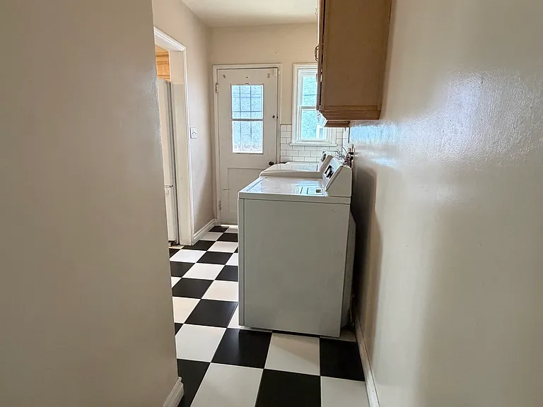 957 W Summerland Ave — Photo 6