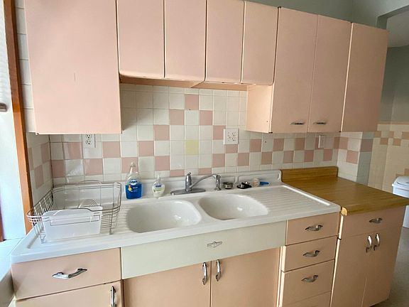 4th image of 4939 Winona Ave