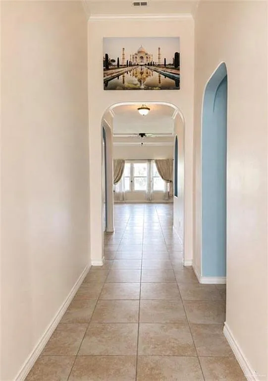 4 bed, 2.5 bath, 2199 sqft, $2,500 — Photo 2