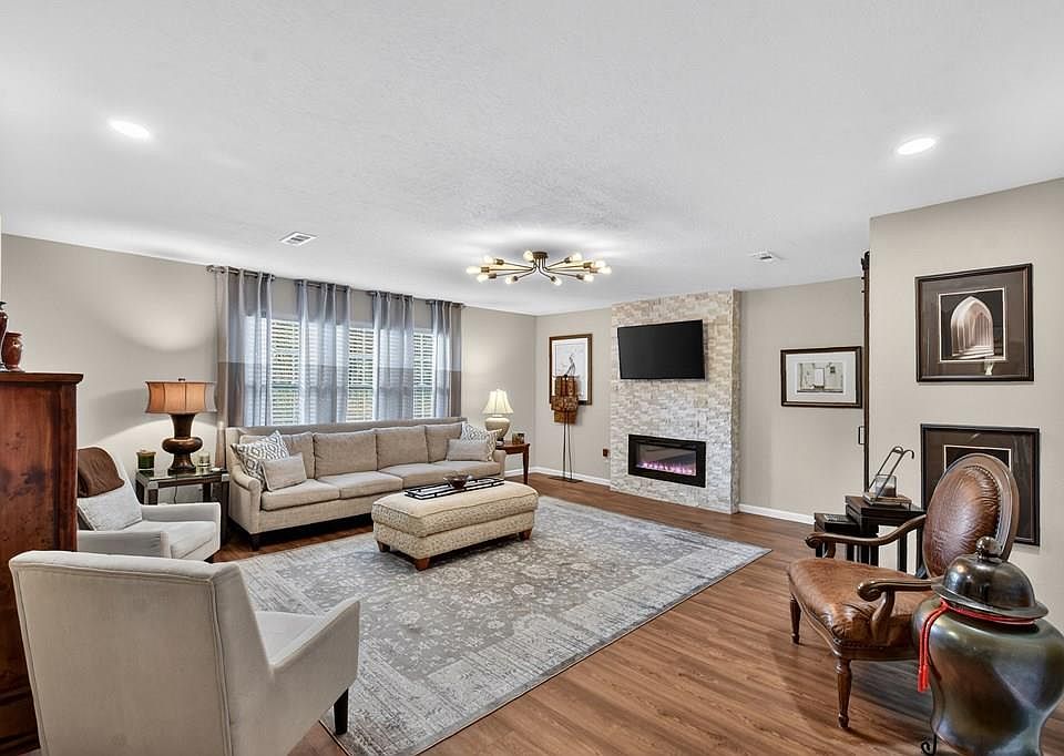 1st image of 58 Autumn Ridge Dr