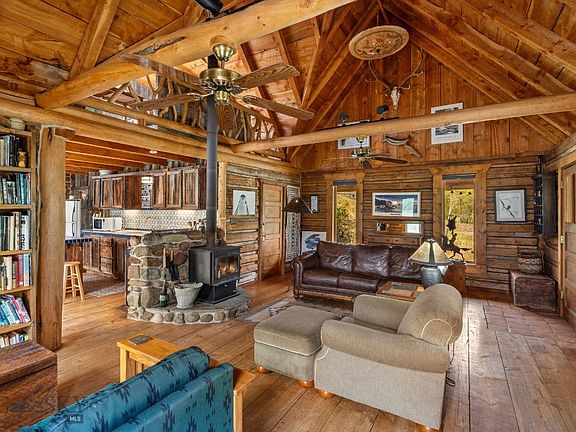3rd image of 9 Grizzly Meadow Rd