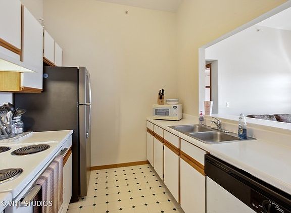 2nd image of 431 Leah Ln Unit L-3d