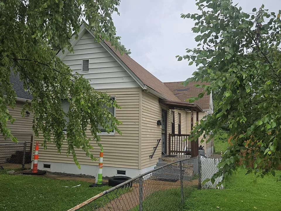 1924 Belt Ave