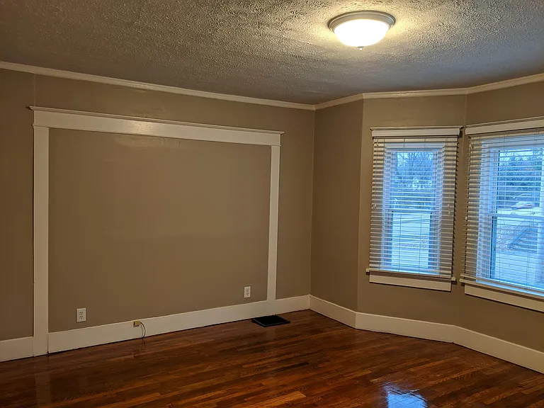 2443 S Dixie Dr — Photo 14