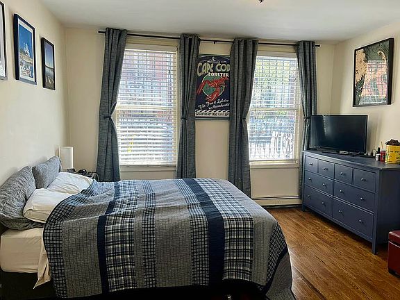 5th image of 166 Hoyt St APT 1