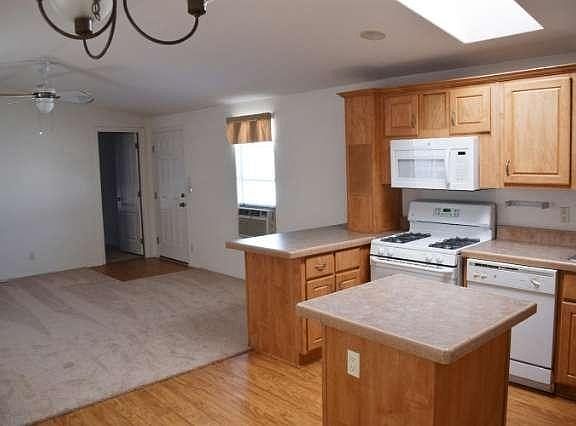 3rd image of 1150 Ventura Blvd Space 41