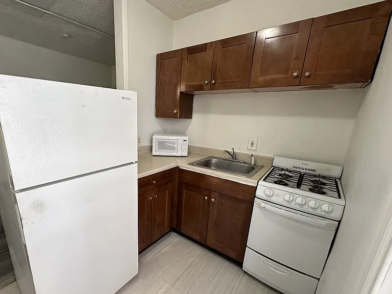 1012 W Main St — Photo 6