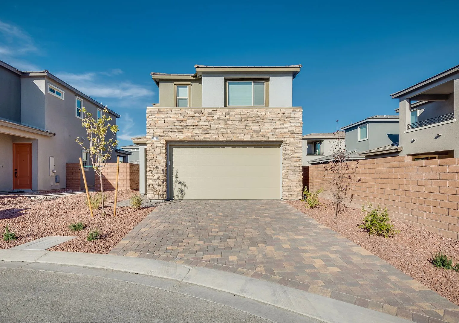 Charming Two-Story Home Near Summerlin — Photo 1