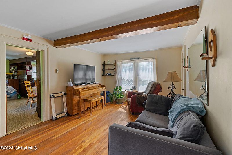 3rd image of 552 Riverview Road