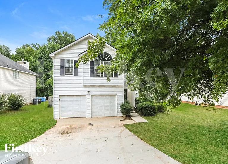 1115 Ivey Ln — Photo 1