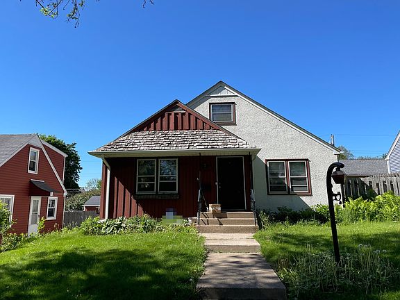 2nd image of 1675 Hyacinth Ave E