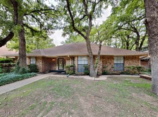 5608 Royal Club Dr, Arlington, TX 76017