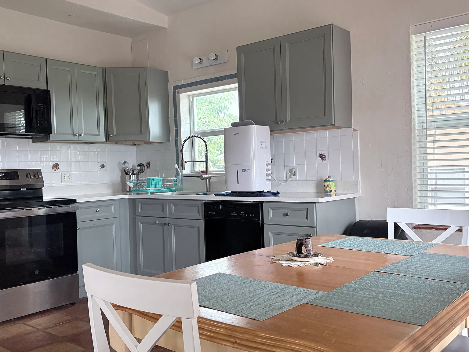 2 bed, 1064 sqft, $3,500 — Photo 3