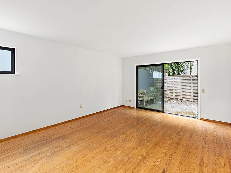592 Corbett Ave #592 — Photo 10