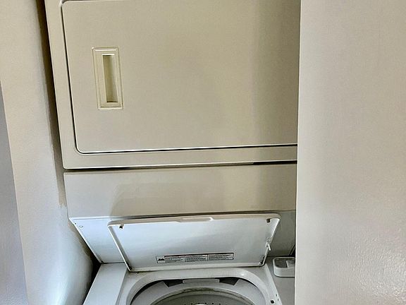 4th image of 5810 Oakwood Dr #3