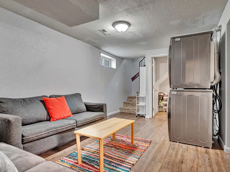320 E Uintah St — Photo 29