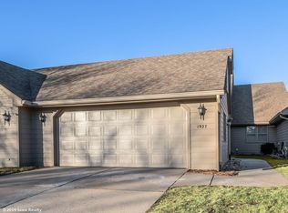 1927 Elm Cir, West Des Moines, IA 50265