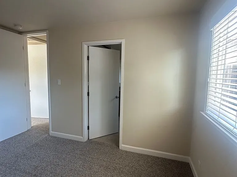 4309 Ross Ave — Photo 47