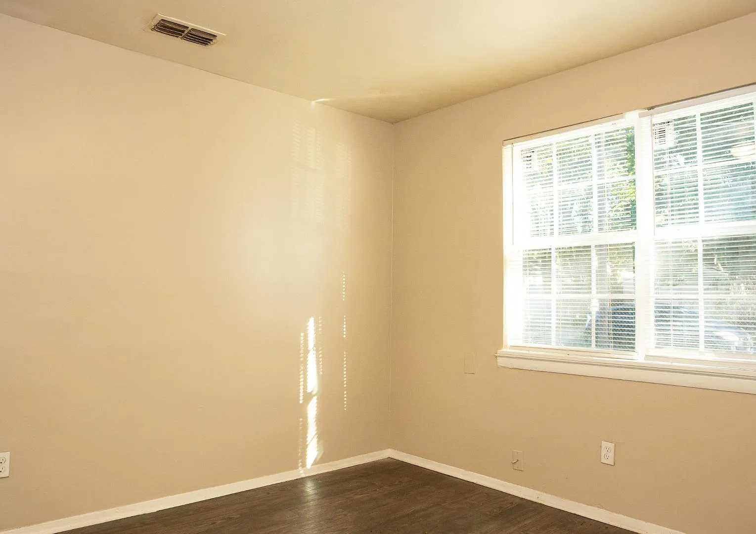 3268 Powell Ave - Powell Ave. Duplex — Photo 4