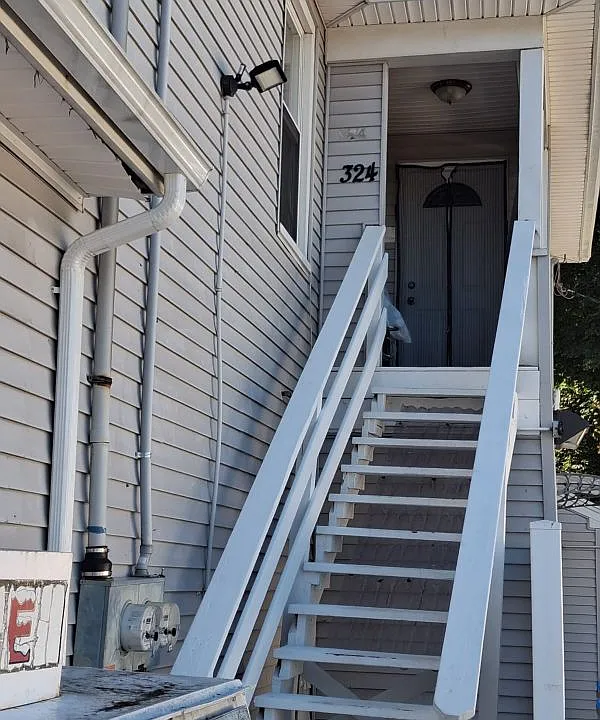 324 Naugatuck Ave