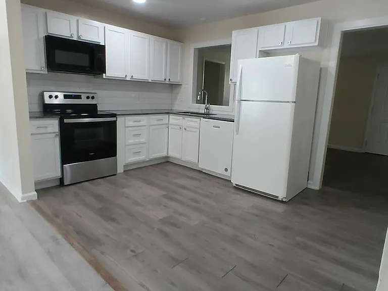 1405 Sandra Dr — Photo 5