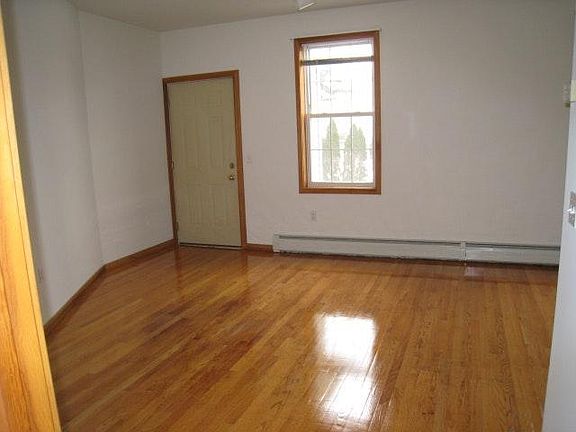 Living room / entry