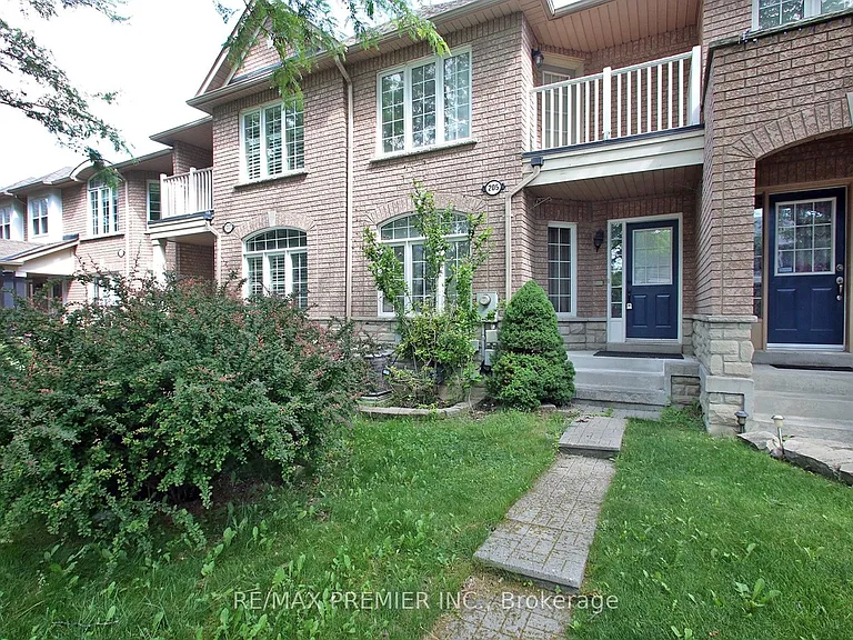 205 Equator Cres — Photo 2