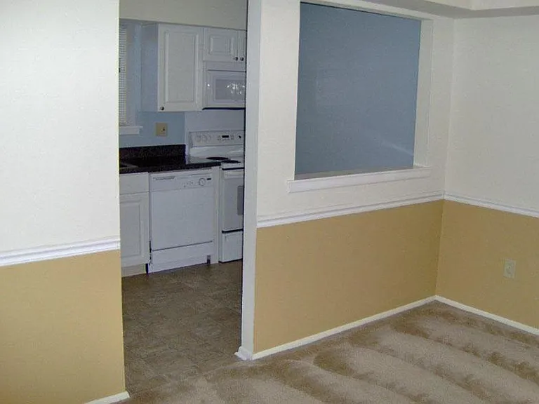 Ridgewood Apartments — Photo 6