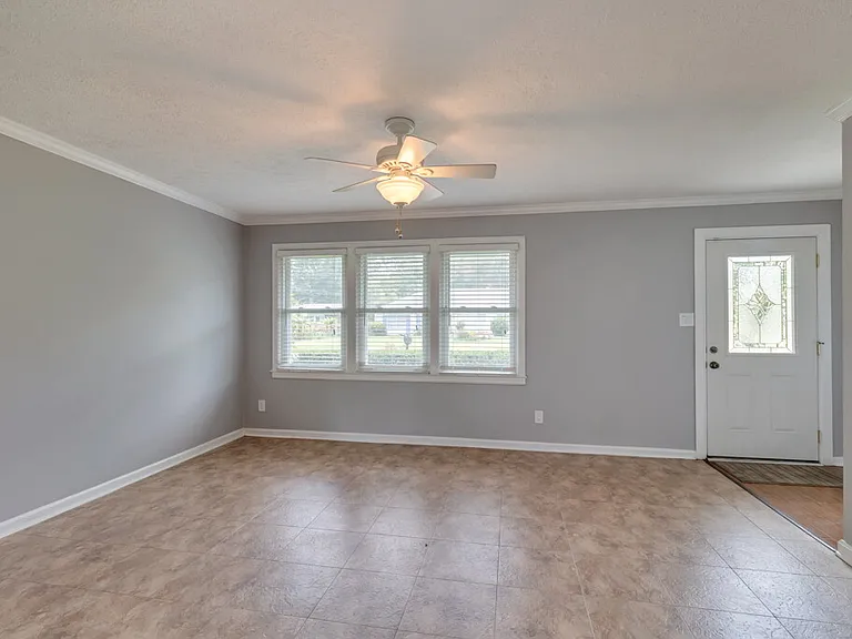 319 Tanglewood Rd — Photo 10