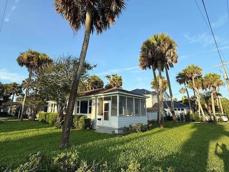 1096 E Coast Dr — Photo 14
