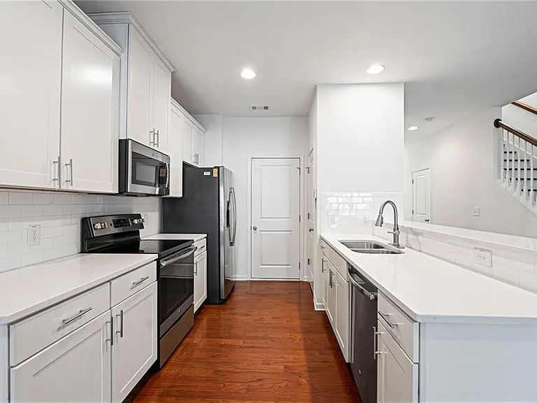 1878 Plainsboro Dr — Photo 4