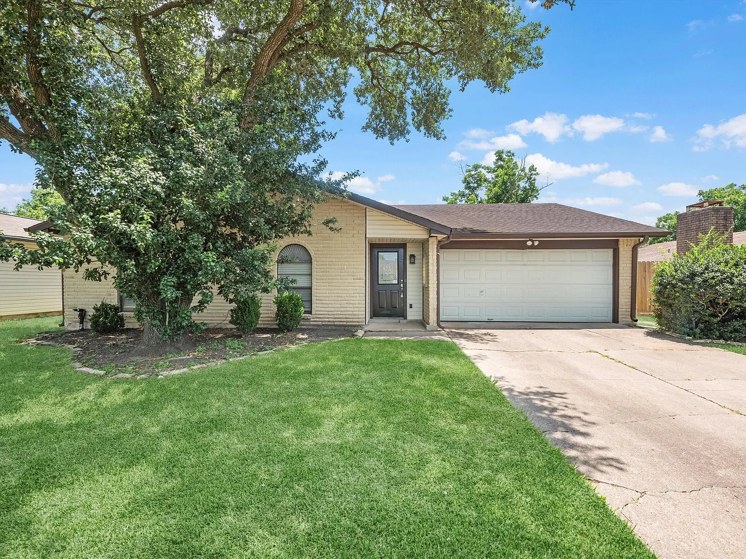 3 bed, 2.0 bath, 1674 sqft, $1,950 — Photo 1